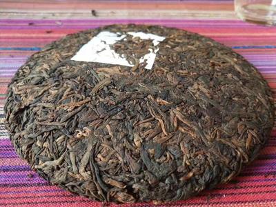 普洱茶餅的正確撬取、存放與適配茶具指南